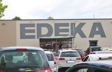 Für die Lobpreislieder im Autokino beim „Gartenfest“ des CVJM Nöttingen sorgten Isabella Daiminger (von links), Silvan Schillo, Sophia Gegenheimer und Emanuel Demezzi. Foto: Zachmann